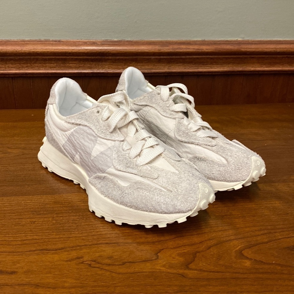 J Crew x New Balance® 327 unisex sneakers
Item BX073